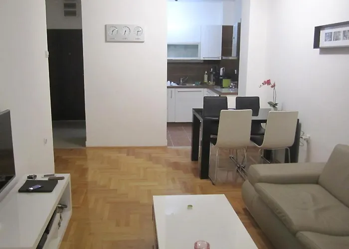 65 Square Meters Designer Apartment In Heart Of City - River View ! Park For Free
