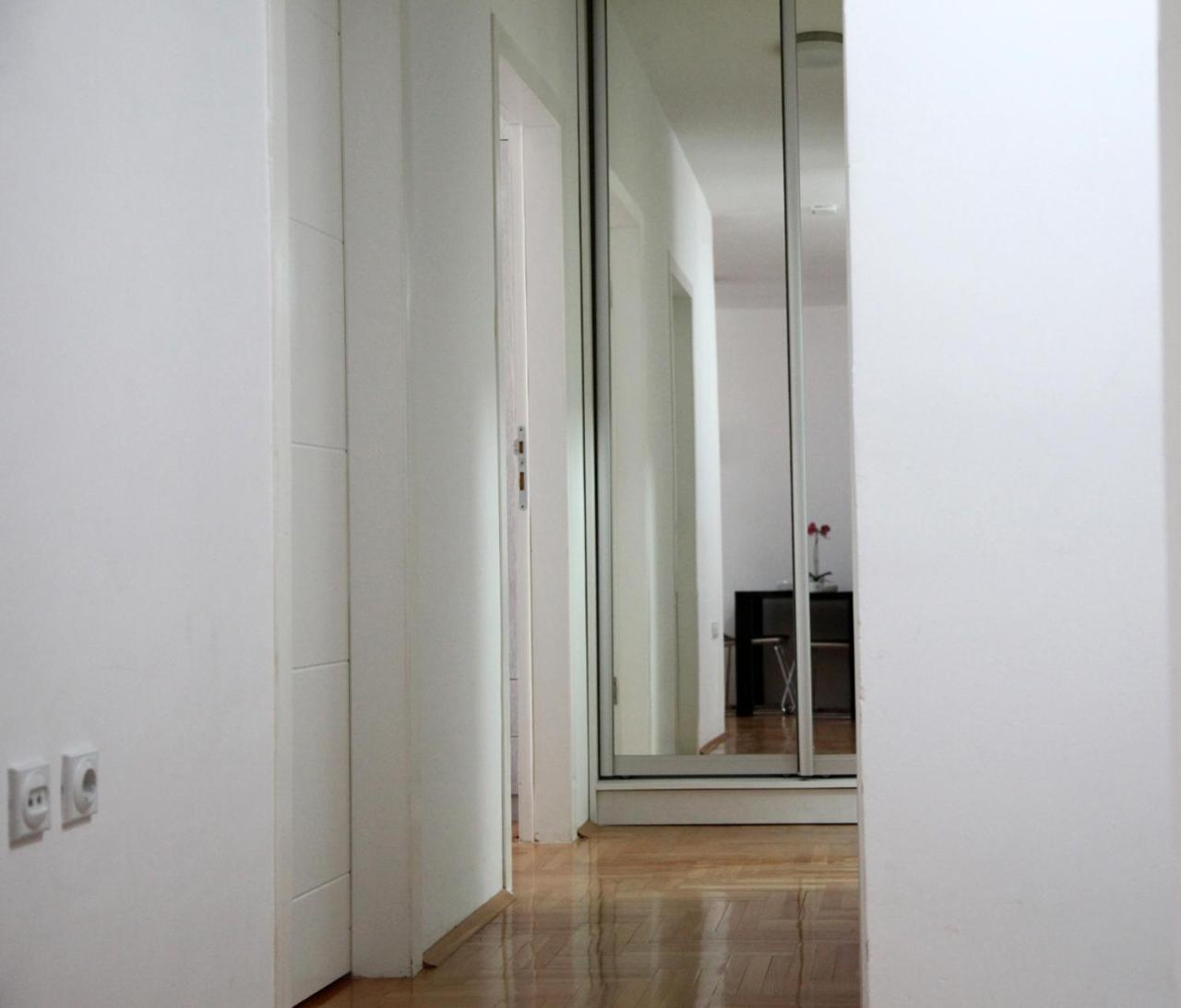 65 Square Meters Designer In Heart Of - River View ! Park For Free Apartament