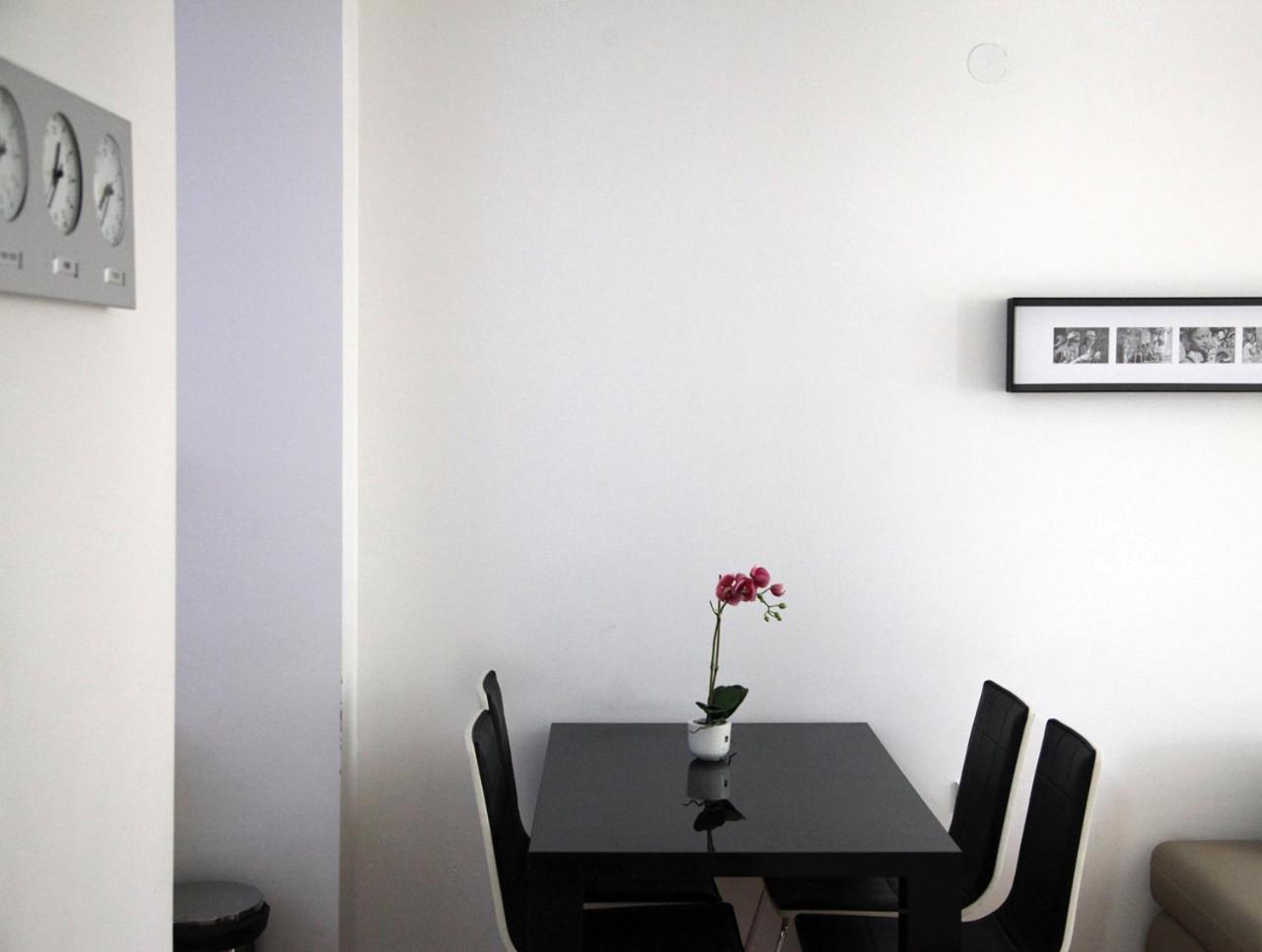 65 Square Meters Designer In Heart Of - River View ! Park For Free