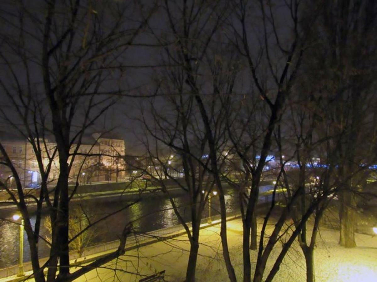 65 Square Meters Designer In Heart Of - River View ! Park For Free Apartament *