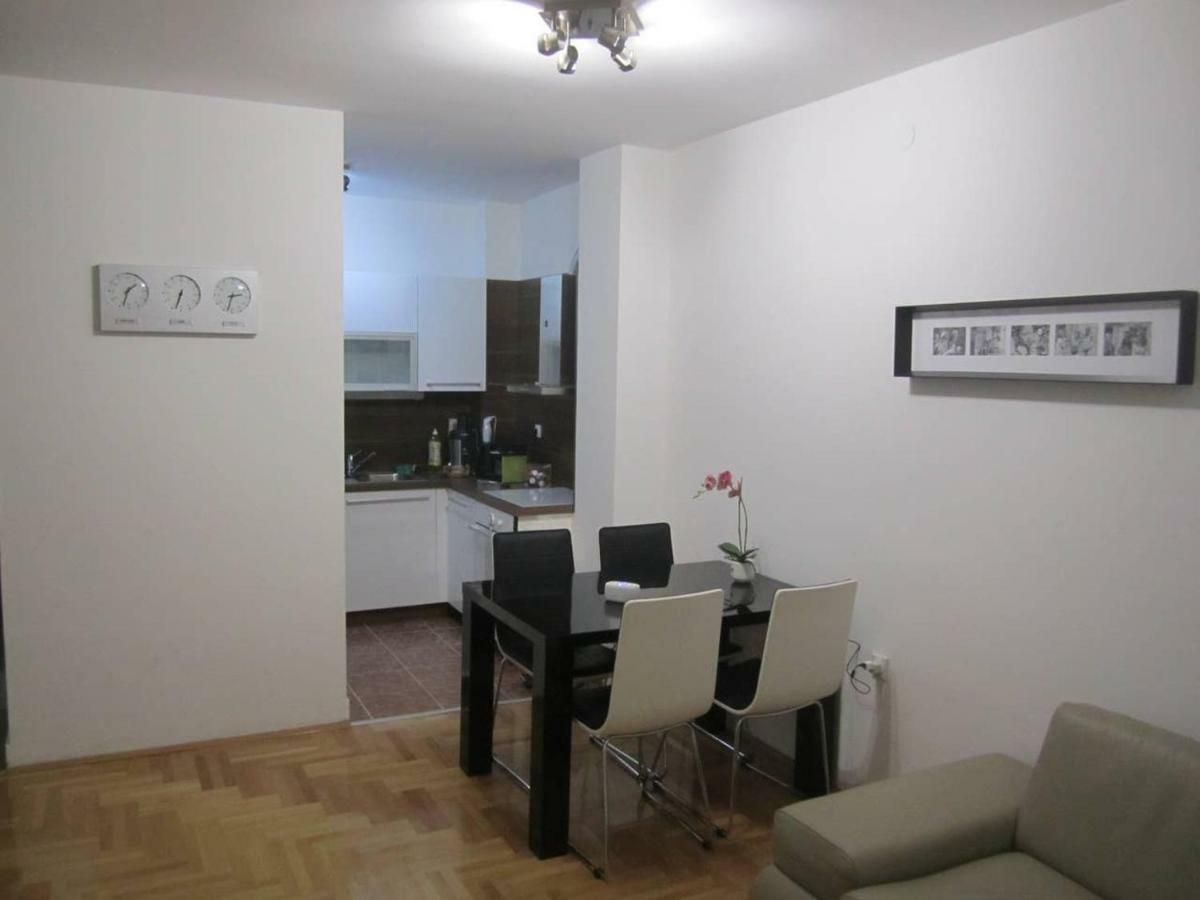 65 Square Meters Designer In Heart Of - River View ! Park For Free *