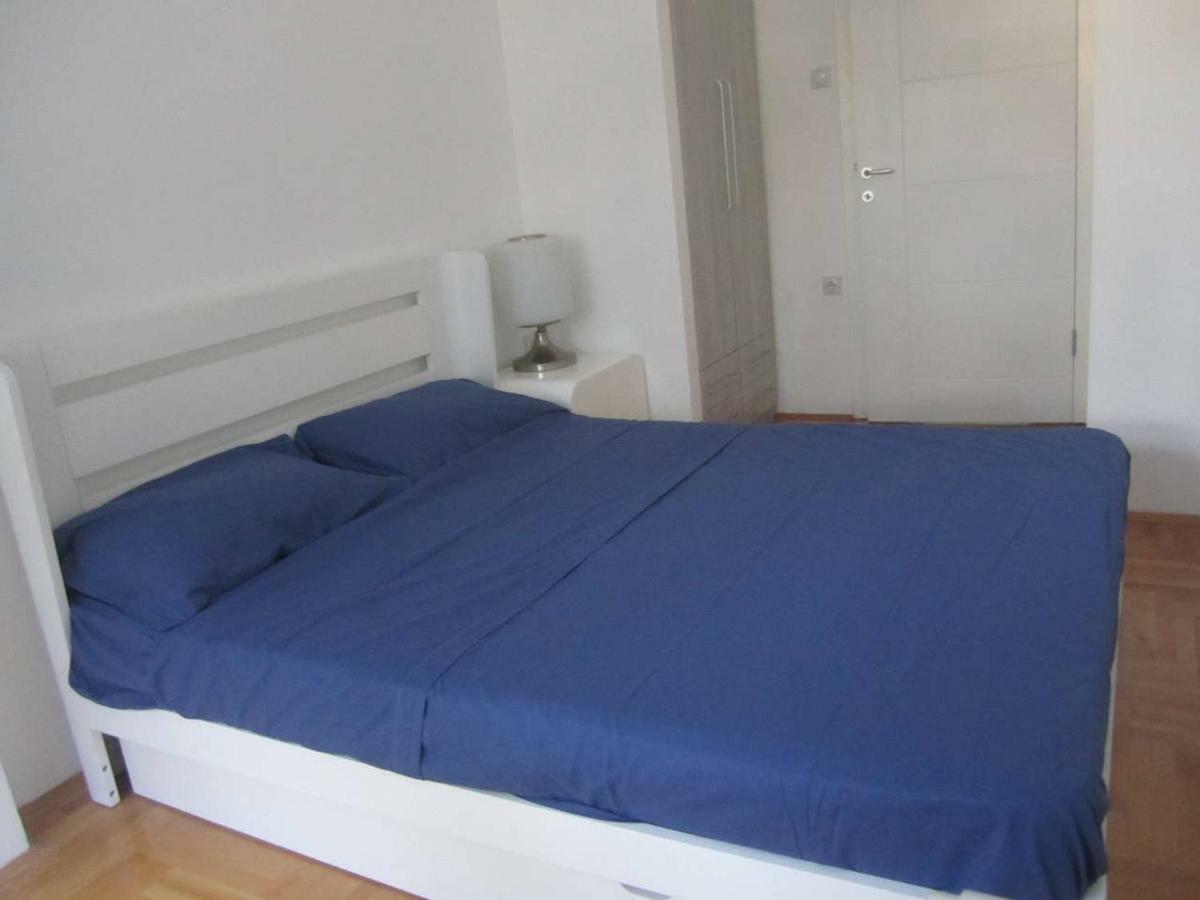 65 Square Meters Designer In Heart Of - River View ! Park For Free Apartament